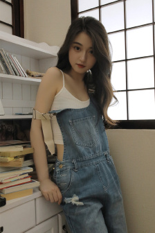 女大学生的沙龙室在线看